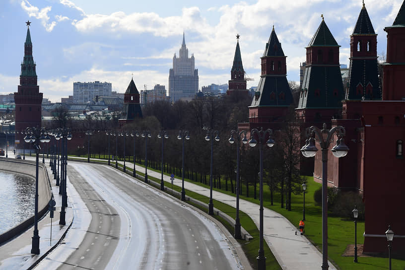 Апрель, 2020 год. Кремлевская набережная 