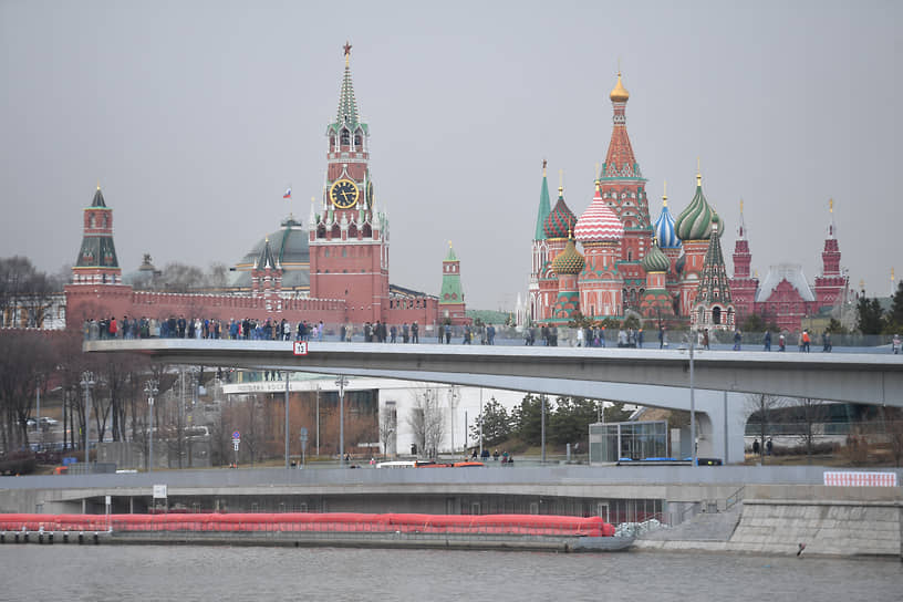 Апрель, 2021 год. Парящий мост в парке «Зарядье»