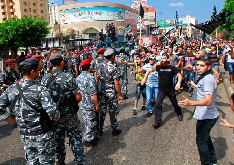 В сентябре 2012 года против приезда папы римского в Ливан выступали жители города Триполи. Визит проходил на фоне антизападных протестов после выхода фильма «Невинность мусульман» (признан экстремистским в России). В результате беспорядков один человек погиб, несколько десятков получили ранения