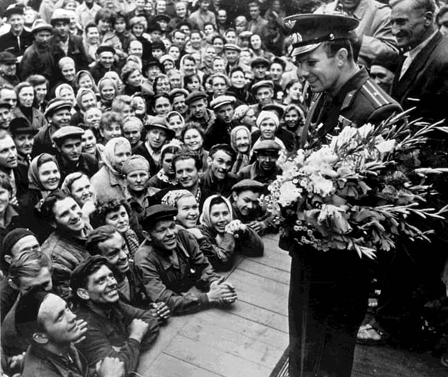 Юрий Гагарин за границей и дома. Рассматриваем редкие снимки космонавта