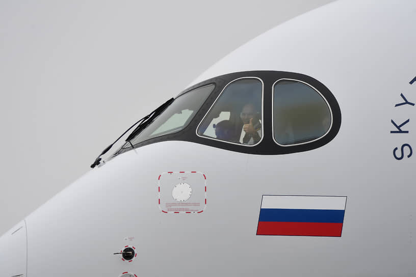 Торжественная презентация самолета Airbus А350-900 в марте 2020 года