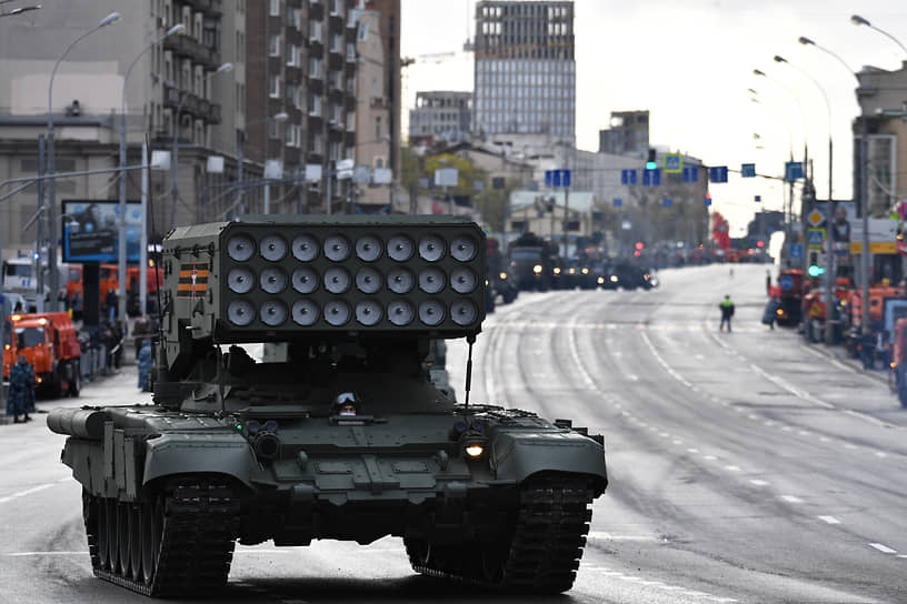 Тяжелая огнеметная система залпового огня ТОС-1 «Буратино»
