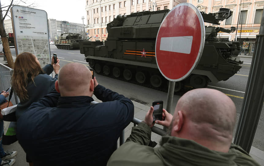 В тренировке были задействованы различные артиллерийские и ракетные системы, комплексы ПВО и техника специального назначения