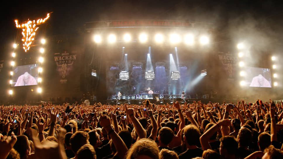 Выступление Rammstein на рок-фестивале Wacken Open Air в Германии в августе 2013 года