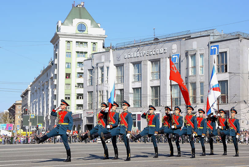 Новосибирск. Военный парад в честь Дня Победы