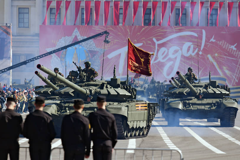 Санкт-Петербург. Военный парад на Дворцовой площади