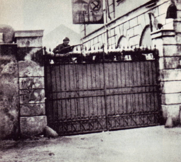 1920 год. Милан. Рабочие захватывают заводы и фабрики, пытаясь доказать, что могут сами ими управлять
