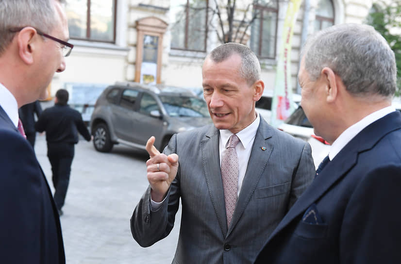 Президент Московской школы управления СКОЛКОВО Андрей Шаронов (в центре) на юбилейном вечере компании Bosco di Ciliegi, открытого фестиваля искусств «Черешневый лес» и церемонии вручения премии имени Олега Янковского «Творческое открытие» в Московской государственной консерватории