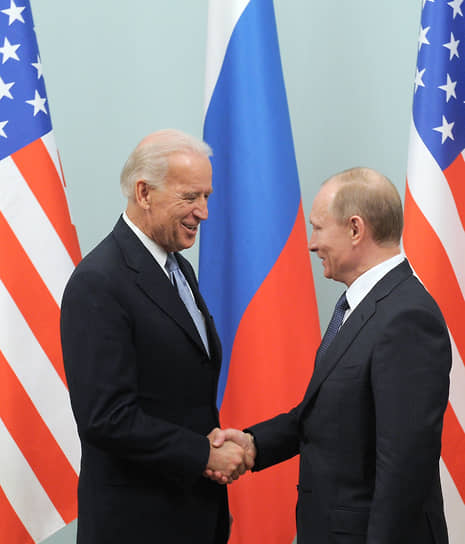 Президент США Джозеф Байден (слева) и президент России Владимир Путин (2011 год)