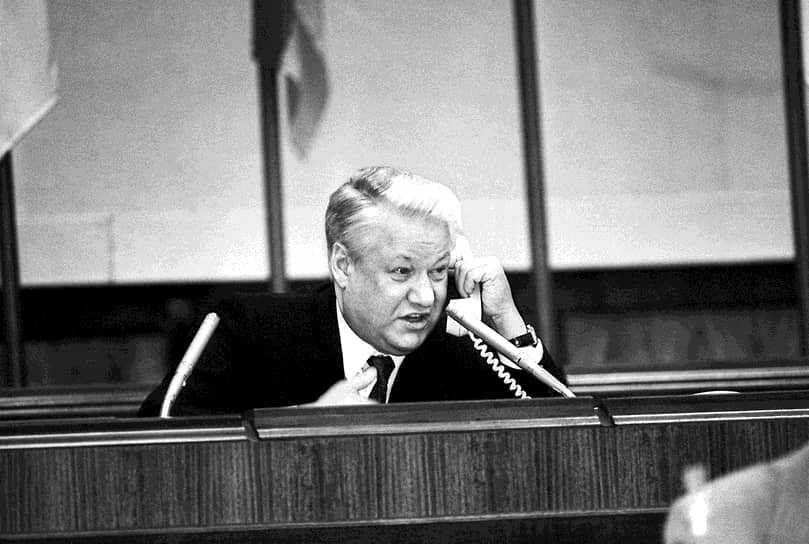 В январе 1992 года президент Борис Ельцин своим указом перевел СЗГВ под юрисдикцию России, в феврале Москва и страны Балтии подписали соглашения о выводе войск

