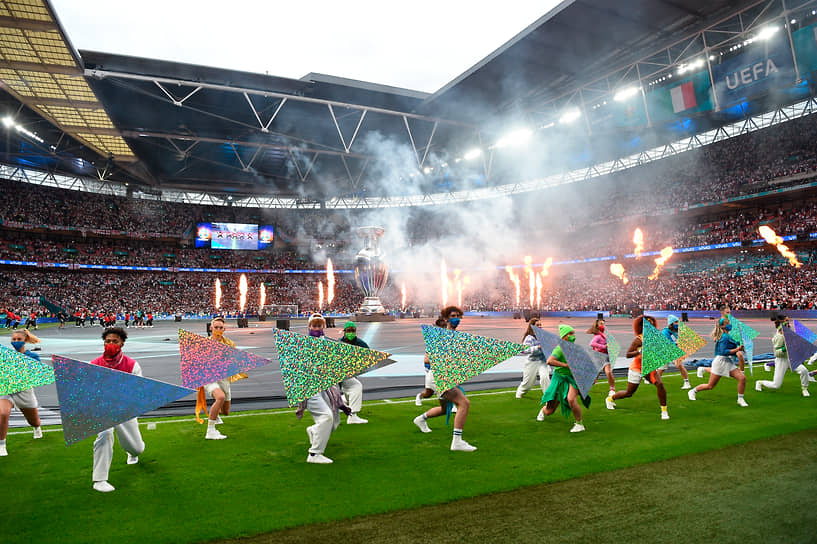 Церемония закрытия Евро-2020 перед началом финального матча