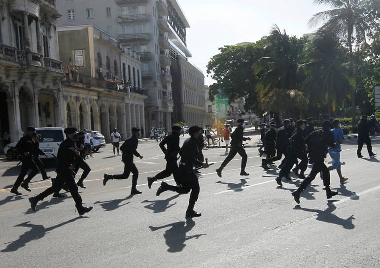 Столкновения между протестующими и полицией происходили в Гаване в районе набережной Малекон. Сообщалось о применении полицейскими слезоточивого газа и дубинок