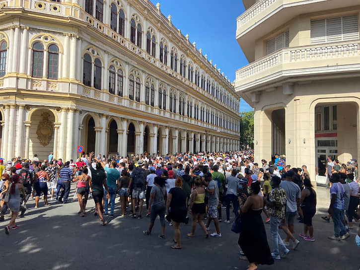 В период пандемии на Кубе усугубился экономический кризис, с начала июля наблюдается резкий подъем заболеваемости COVID-19 на острове 