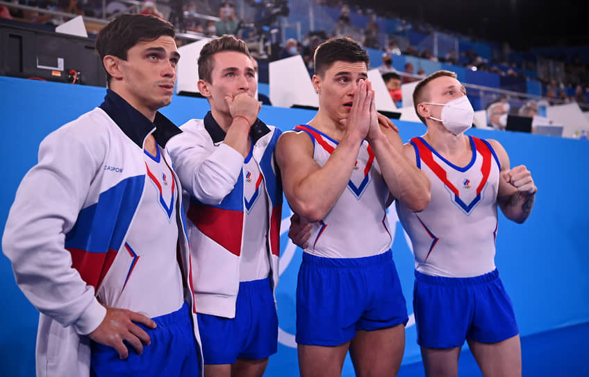 Золото. Слева направо: Артур Далалоян, Давид Белявский, Никита Нагорный, Денис Аблязин. Спортивная гимнастика