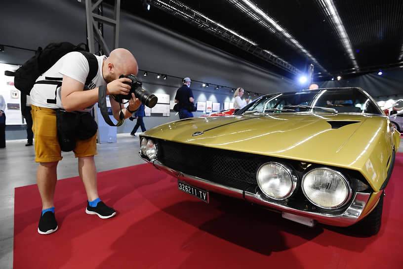 Lamborghini Espada, созданный в 1968 году, журналисты окрестили «роскошной гостиной, способной разгоняться до 250 км/ч»