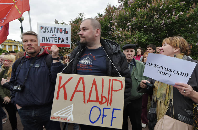 В 2019 году родное село президента Центорой было переименовано в Ахмат-Юрт. Также именем Ахмата Кадырова названы улицы в Москве, Чечне, Карачаево-Черкесии, Кабардино-Балкарии, Дагестане, Северной Осетии, Израиле, Боснии и Герцеговине, мост в Санкт-Петербурге