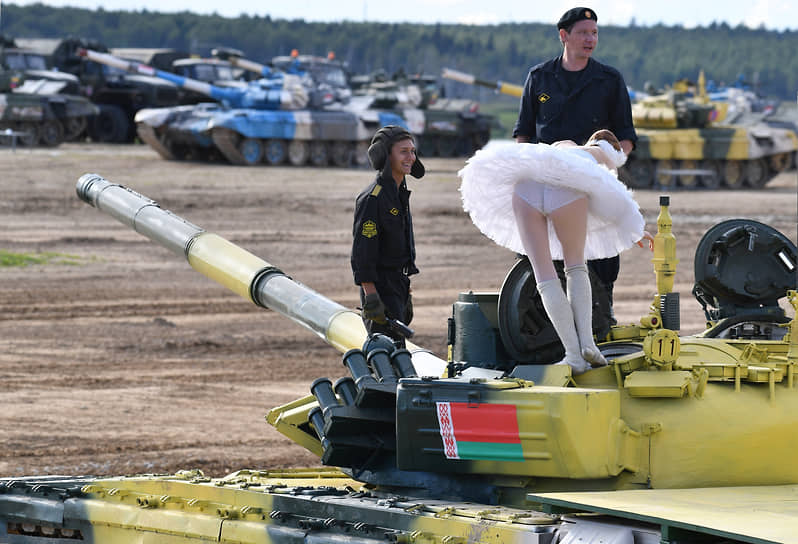 Московская область. Соревнования по танковому биатлону на полигоне Алабино в рамках Армейских международных игр