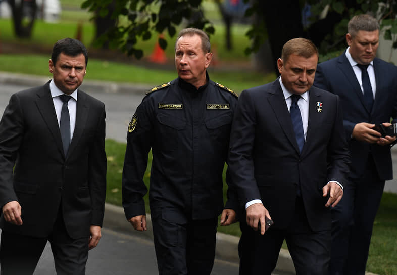 Слева направо: губернатор Ярославской области Дмитрий Миронов, директор Федеральной службы войск национальной гвардии России Виктор Золотов и губернатор Тульской области Алексей Дюмин