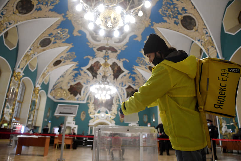 Москва. Голосование на Казанском железнодорожном вокзале 