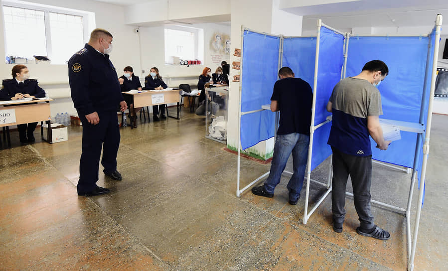 Новосибирск. Подследственные граждане, обладающие избирательным правом, на участке для голосования в СИЗО-1