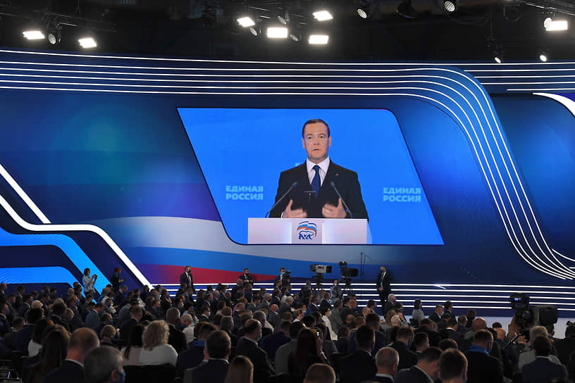 Председатель партии «Единая Россия» Дмитрий Медведев