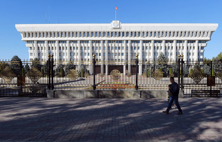 Белым домом называют и официальную резиденцию президента Киргизии в Бишкеке