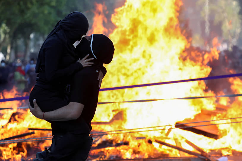 Сантьяго, Чили. Участники антиправительственного митинга 