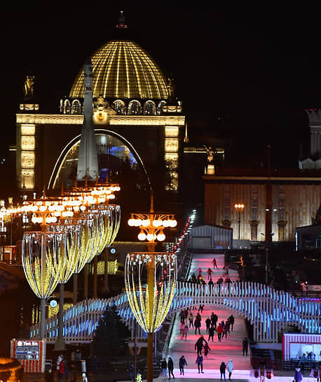 Москва. Церемония открытия катка на территории ВДНХ 