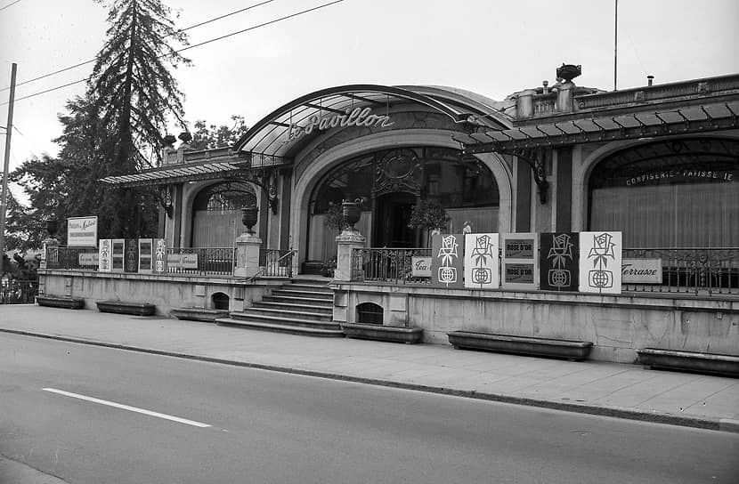 Le Pavillon был построен в 1906 году. В разные исторические эпохи здесь пили чай с пирожными, играли в хоккей, танцевали, слушали музыку. В 1971 году в этом здании была записана «минусовка» «Smoke on the Water»