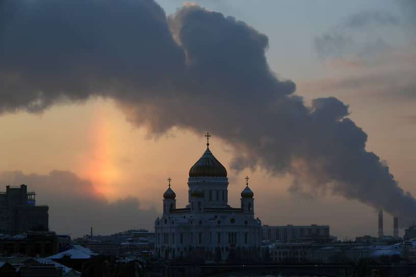 Москва. Вид на храм Христа Спасителя