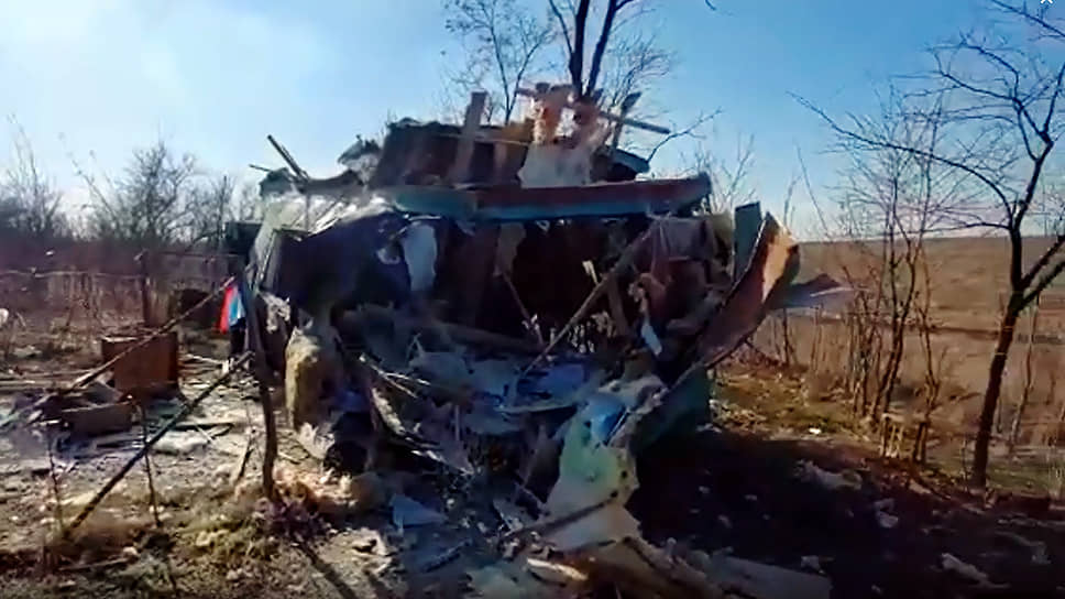 ФСБ сообщила, что украинский снаряд разрушил российский погранпункт в Ростовской области. Украинская сторона отрицает обстрел погранпункта