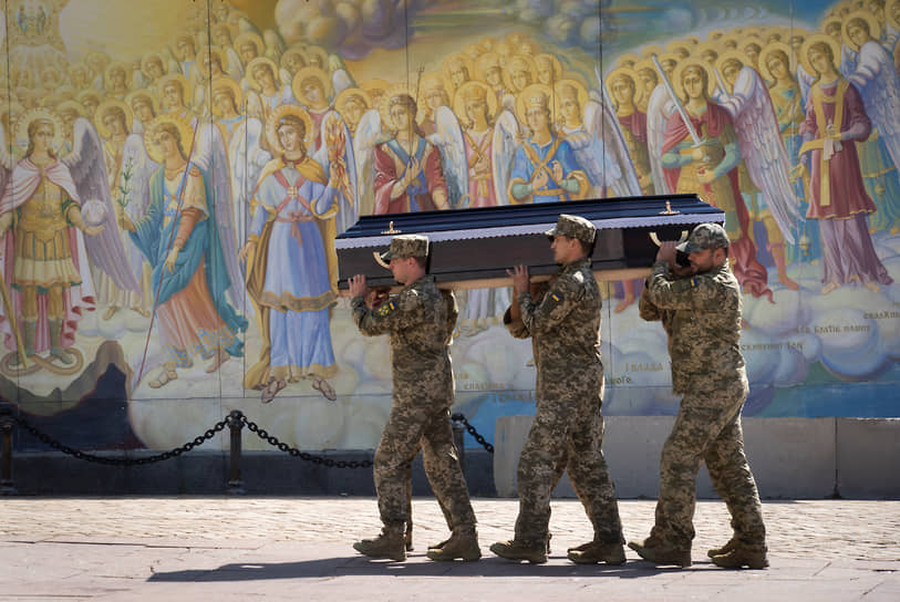 Похороны украинского офицера в Михайловском соборе в Киеве