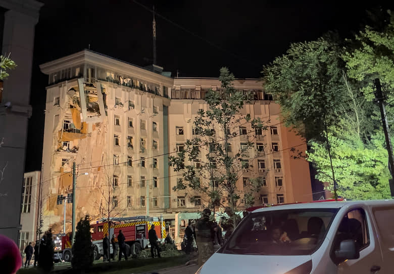 Поврежденное здание Службы безопасности Украины в Днепре