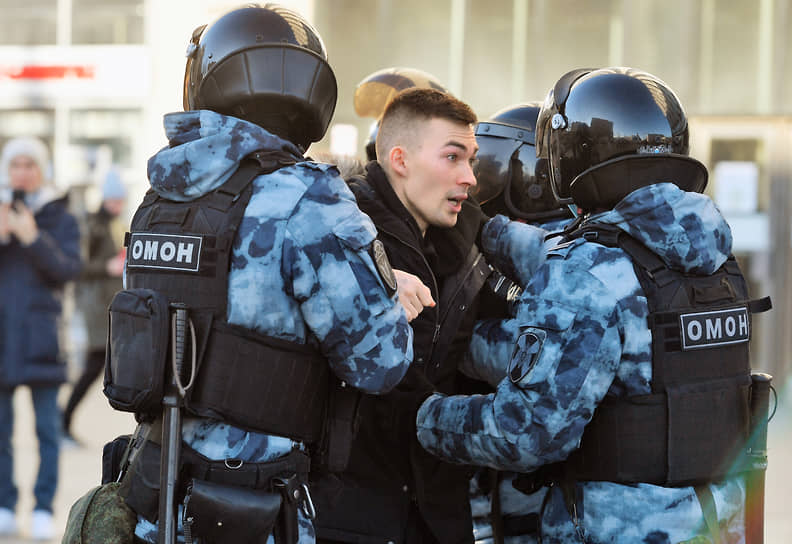 Задержание участника антивоенной акции в Москве