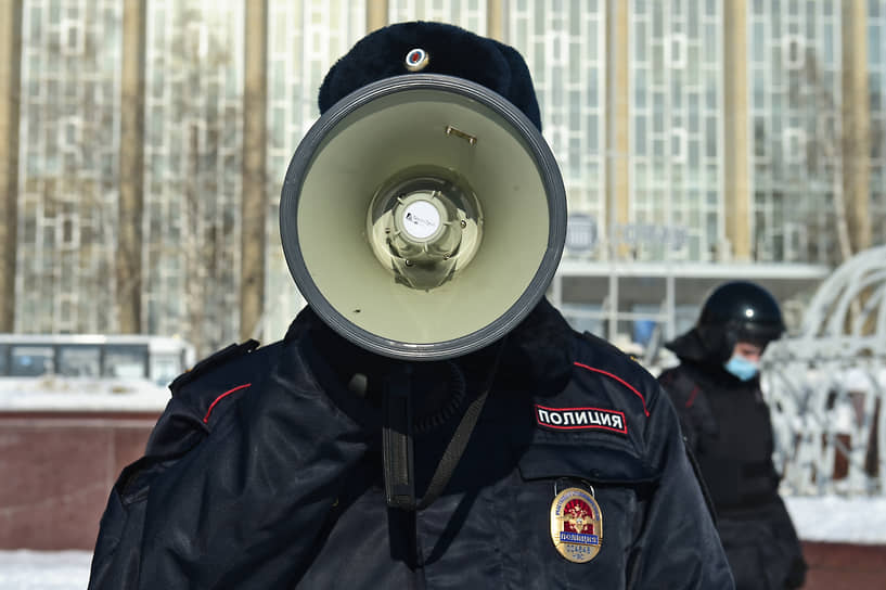 Акция возле Научно-технической библиотеки сибирского отделения РАН в Новосибирске