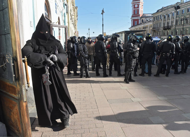 Санкт-Петербург. Несанкционированная акция против специальной военной операции на Украине на Невском проспекте