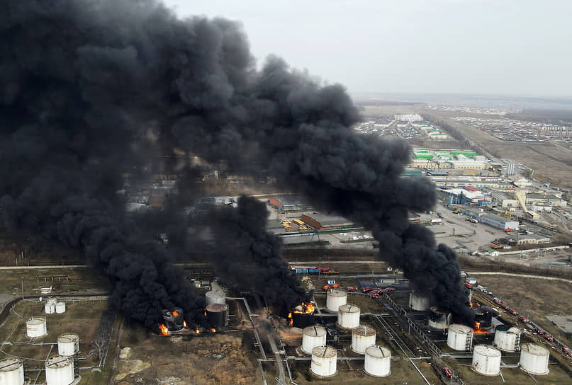 Белгород. Пожар на нефтебазе из-за авиаудара ВС Украины