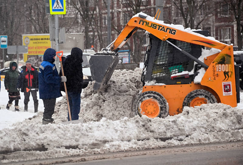 Уборка снега в городе