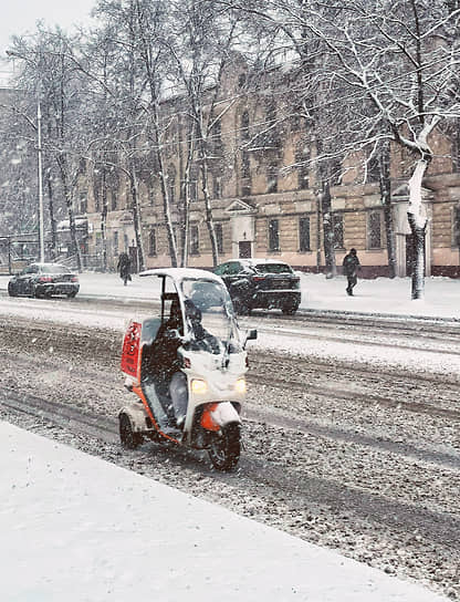 В среднем его высота в столице колеблется между 25 и 40 см