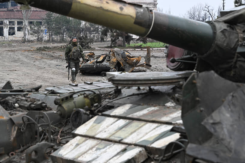 Разбитая военная техника в Кальмиусском районе города