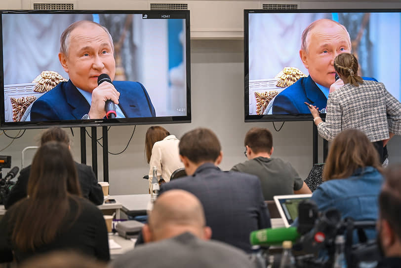 Москва.  Журналисты в пресс-центре во время заседания совета АНО «Россия — страна возможностей» с участием президента Владимира Путина