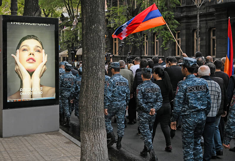 Ереван, Армения. Митинг-шествие оппозиции против заявления премьер-министра Никола Пашиняна о возможном пересмотре требований по статусу Нагорного Карабаха