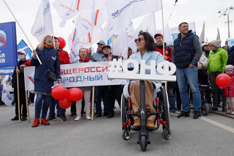 Депутат Екатеринбургской городской думы Анастасия Немец на первомайском шествии