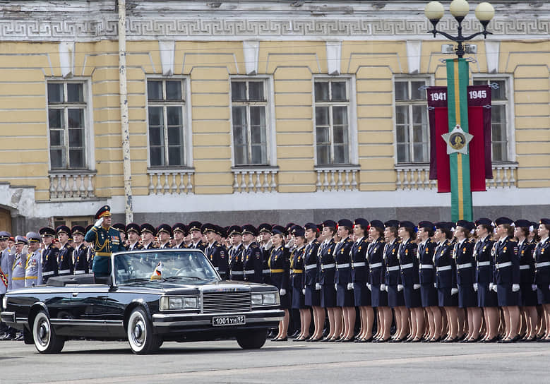 Генеральная репетиция парада Победы на Дворцовой площади в Санкт-Петербурге 