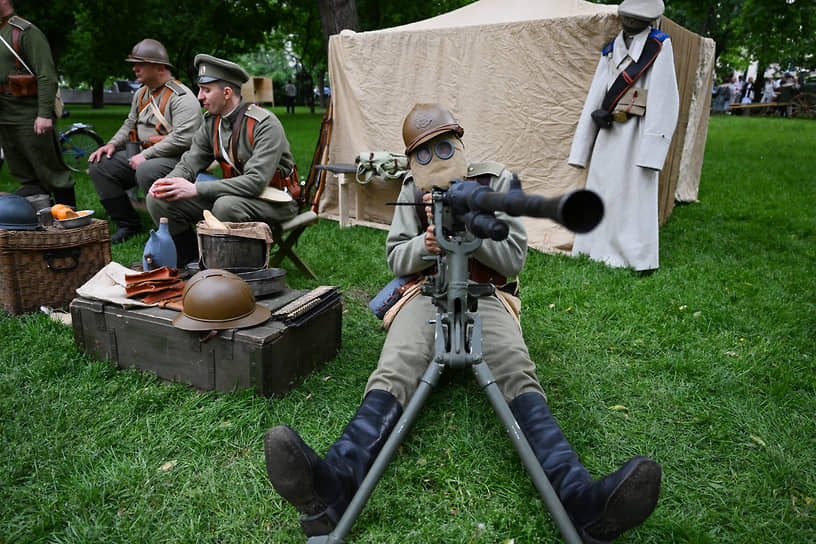 На Гоголевском бульваре воссоздали осень и зиму 1941 года, когда разворачивалась битва за Москву