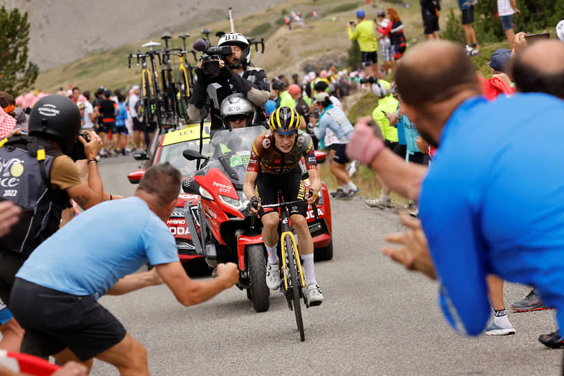 Альбервиль, Франция. Участники велогонки Tour de France на финишной прямой