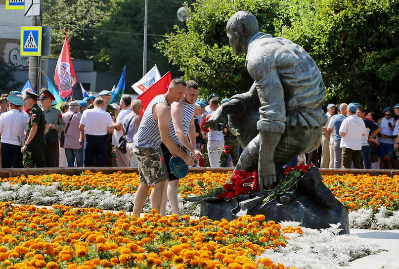 День ВДВ на площади Памяти в Самаре