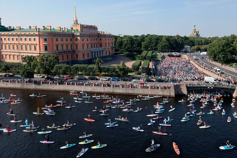 В Санкт-Петербурге прошел седьмой фестиваль "Фонтанка SUP" - Коммерсантъ