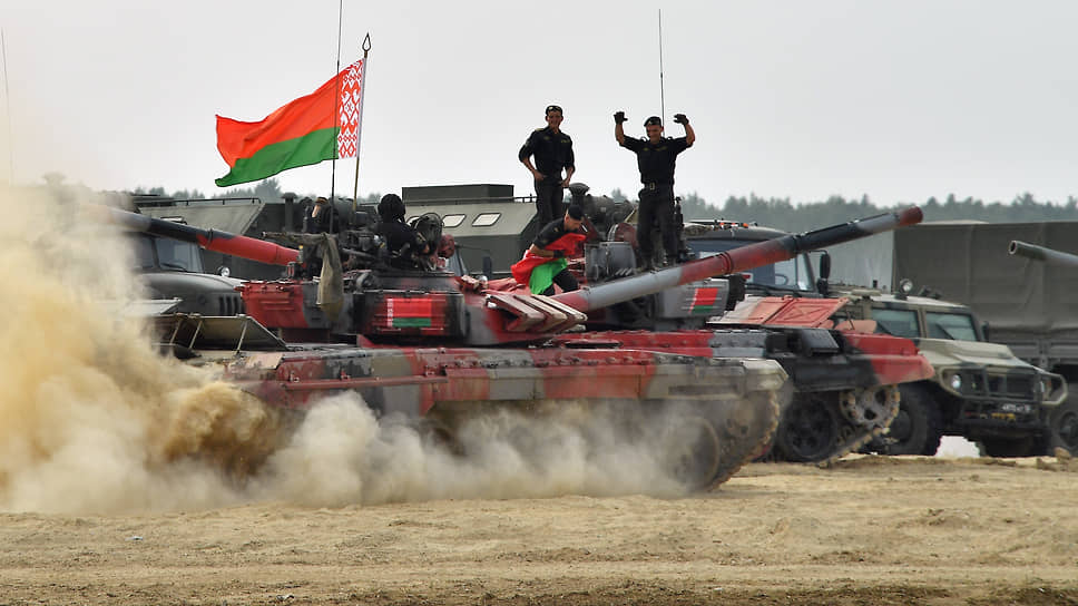 Танк Т-72БМЭ экипажа Белоруссии на «Танковом биатлоне»