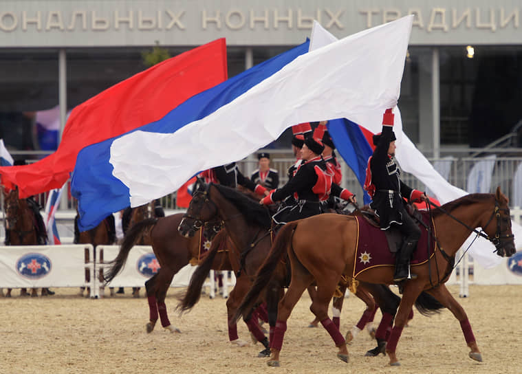 Конное шоу «Традиции России» на ВДНХ